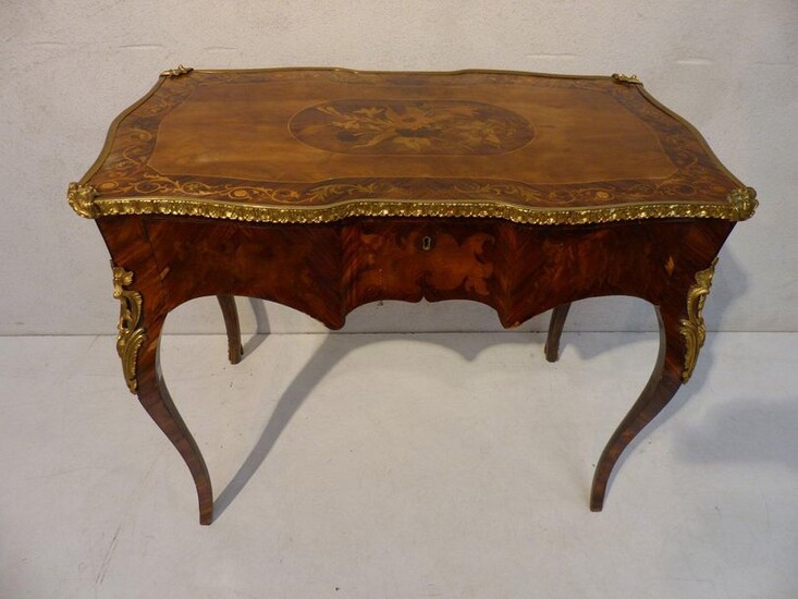 Small marquetry desk in Louis XV style. Period: 20th century.