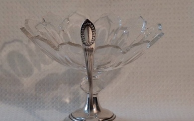 Sugar bowl (2) - Antieke laat 19e eeuwse Kristallen coupe, Suiker/klonten bak op zilveren voet met parelrand. - 833/800/1000 silver