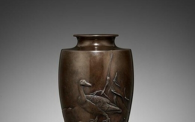 TOSHITSUGU: A LARGE BRONZE VASE WITH A GOOSE