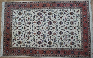 (-), Tabriz 307 x 202, gesigneerd