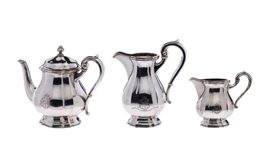 Teapot, large milk jug, small milk jug | Teekanne, große Milchkanne, kleine Milchkanne
