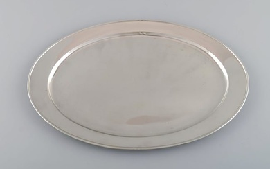 Tiffany & Company, New York. Oval serving dish in sterling silver. 1930s.