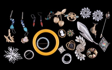 Trifari, Bakelite & Vintage Jewelry