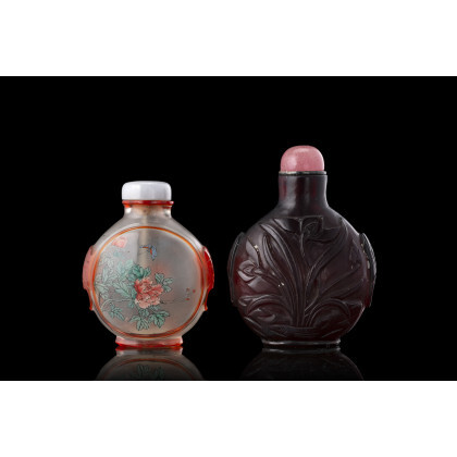 Two glass snuff bottles China, late Qing dynasty (h. max 9 cm.)