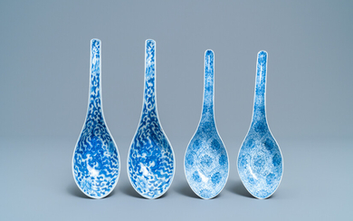 Two pairs of Chinese blue and white spoons, 19th C.