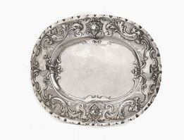 VASSOIETTO, SECOLO XVIII in argento di forma ovale con...