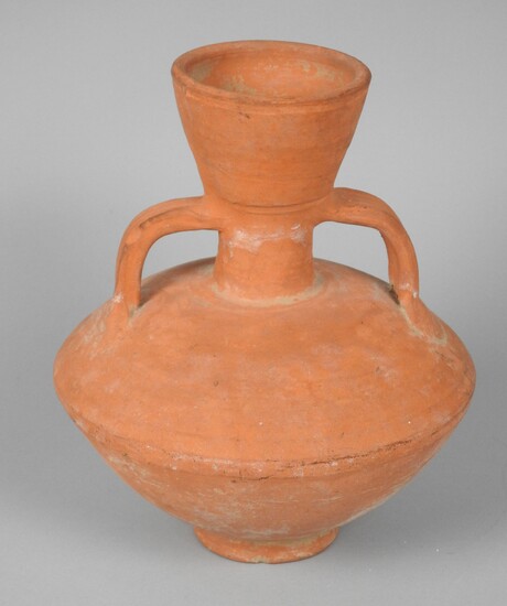 Vase à ansesTerre cuite orangée.Epoque romaine.... - Lot 201 - Vermot et Associés