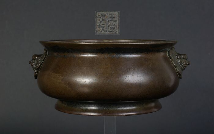Very unique bronze incense burner with lion's head ears (1) - Bronze - China - 18th century