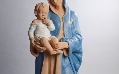 Vierge debout portant l'Enfant sur le bras droit