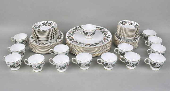 Wedgewood "Strawberry Hill" Dinner Service