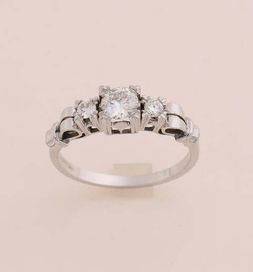 White gold solitaire ring, 585/000, with diamond. Ring