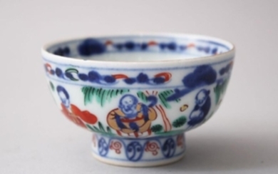 A 20TH CENTURY CHINESE WUCAI PORCELAIN BOWL, with