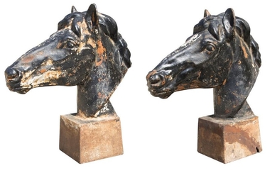 Pair of cast iron horse heads. Ca 1870 Ht 60 cm, b…