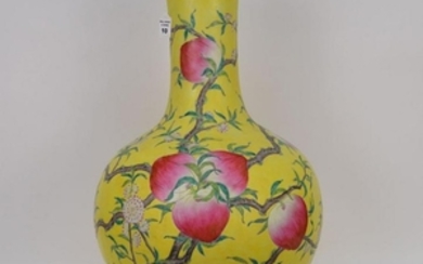LARGE CHINESE FAMILLE ROSE PORCELAIN VASE. Condition