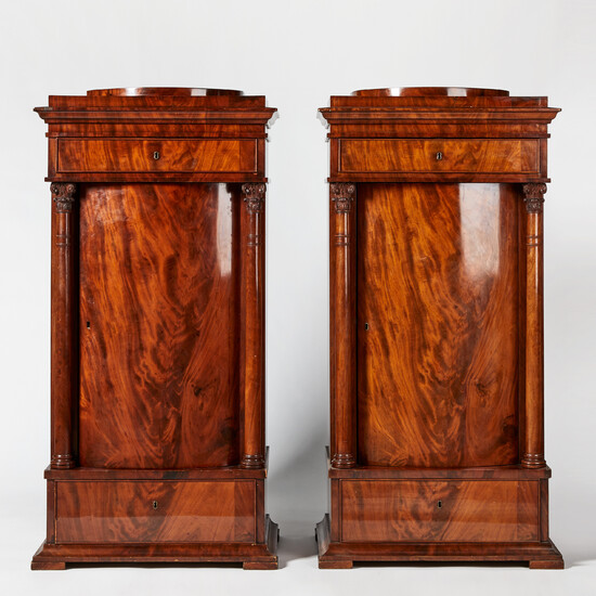 1763878. COLUMN CABINET, a pair, empire, first half of the 19th century, architectural form, mahogany veneered.
