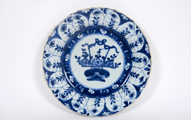 17th century Chinese Kang Hsi plate in porcelain with blue and white decor with jardiniere - diameter : 22 cm - with a nice wooden stand|||17th Cent. Chinese "Kang Hsi" plate in porcelain with blue-white decor with jardinier - with a nice wooden stand