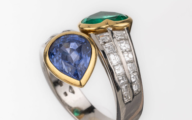 18 kt gold coloured stone-diamond-ring , WG/YG 750/000, splint opposed...