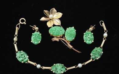 4 pieces of 10 and 14 kt gold and Jadeite jewelry.