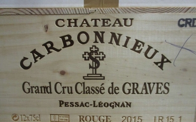 12 bouteilles CHÂTEAU CARBONNIEUX 2015 CC Pessac Léognan Caisse bois d'origine