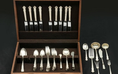 75 PC. LUNT ''ENGLISH SHELL'' STERLING FLATWARE
