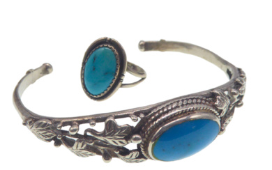 925 SILVER BRACELET AND RING SET WITH 1 TURQUOISE EACH - TIMELESSLY BEAUTIFUL.