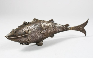 A 19TH CENTURY INDIAN SILVER RETICULATED FISH SHAPED