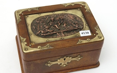 A 19TH CENTURY LEATHER CASKET WITH COPPER REPOUSSE SCENE AND BRASS CORNERS 10 x 14 x 19CM