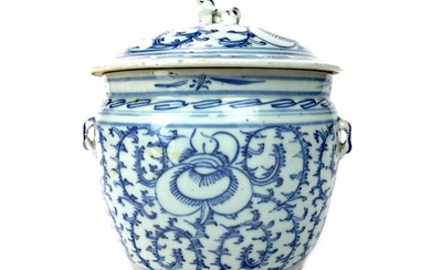 A 20TH CENTURY CHINESE LIDDED JAR