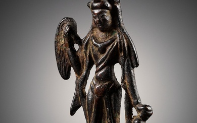 A BRONZE FIGURE OF GUANYIN, TANG DYNASTY