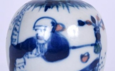 A CHINESE BLUE AND WHITE PORCELAIN SNUFF BOTTLE
