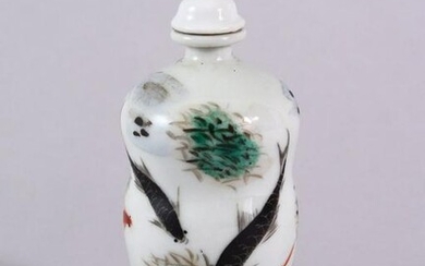 A CHINESE FAMILLE ROSE PORCELAIN TRIPLE GOURD SNUFF
