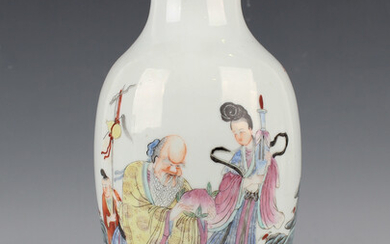 A Chinese famille rose enamelled porcelain vase, probably Hongxian period or early Republic, the elo