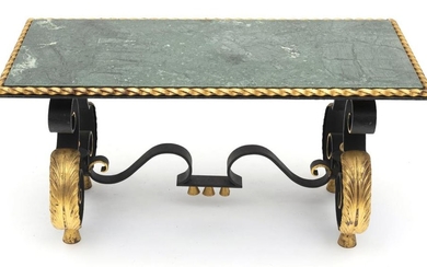 A DECORATIVE GILDED WROUGHT IRON COFFEE TABLE INSET WITH A GREEN MARBLE TOP, 51CM H X 104CM L X 49CM D