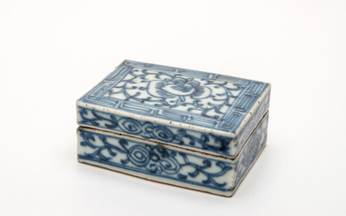 A Fine Qing Dynasty Blue and White Porcelain Box, China, 17th-18th Century