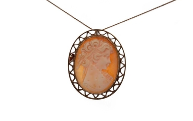 A GOLD CAMEO BROOCH ON CHAIN