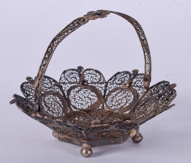 A MID 19TH CENTURY CONTINENTAL SILVER FILIGREE BASKET