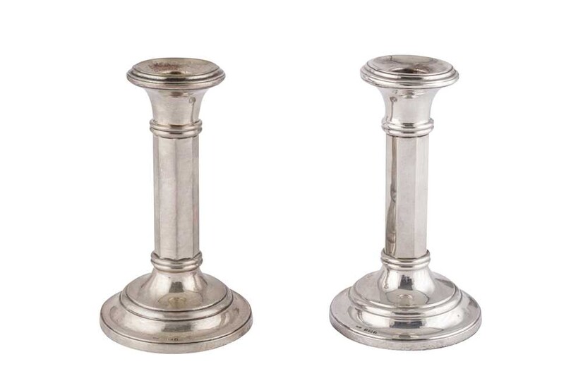 A PAIR OF GEORGE V STERLING SILVER DWARF OR DESK CANDLESTICKS, BIRMINGHAM 1924 BY NAPPER AND DAVENPORT