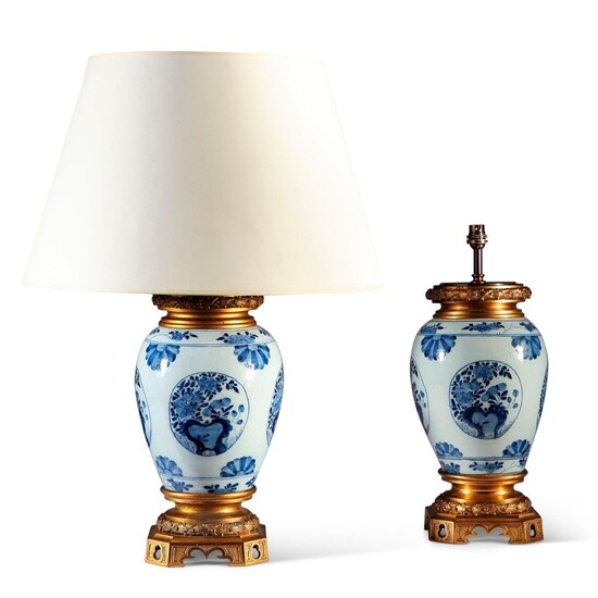 A PAIR OF ORMOLU-MOUNTED CHINESE BLUE AND WHITE PORCELAIN VASES, MOUNTED AS LAMPS, LATE 19TH/20TH CENTURY
