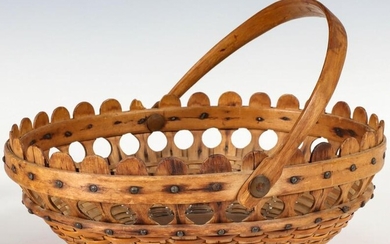 A RARE EARLY 20TH C. WOOD STAVE NANTUCKET BASKET