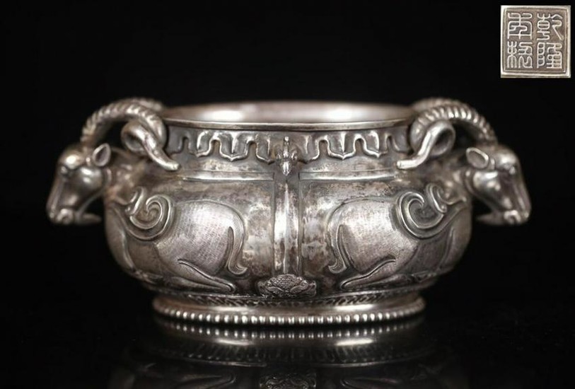 A SILVER CASTED ELEPHANT PATTERN CENSER
