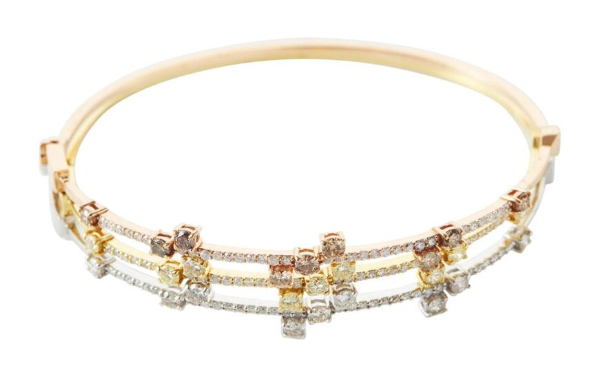 A TRIO OF COLOURED DIAMOND AND DIAMOND BANGLES IN 18CT TRI-COLOURED GOLD, COMPRISING THREE HINGED BANGLES SET WITH DIAMONDS TOTALLIN...