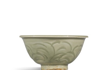 A Yaozhou bowl Northern, Song dynasty | 北宋 耀州窰青釉刻花卉紋小盌, A Yaozhou bowl Northern, Song dynasty | 北宋 耀州窰青釉刻花卉紋小盌