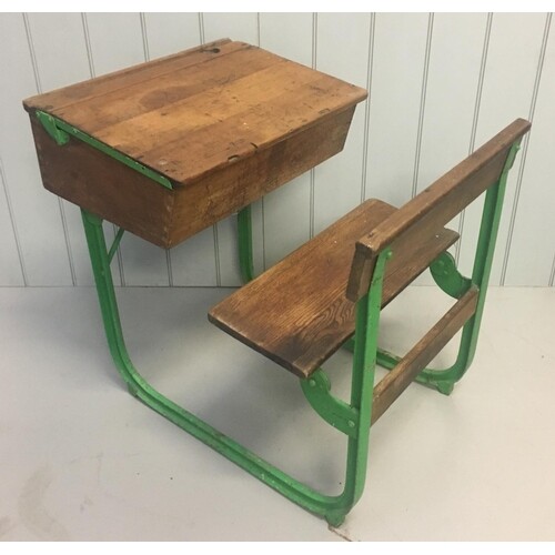 A classic vintage school desk/chair Set. Desk has dovetail j...