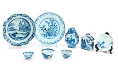 A collection of Chinese blue and white porcelains 18th -...