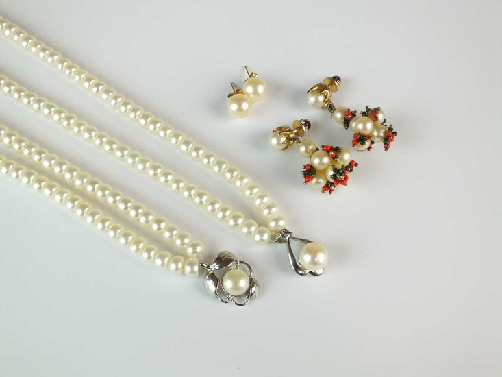A collection of cultured pearl jewellery