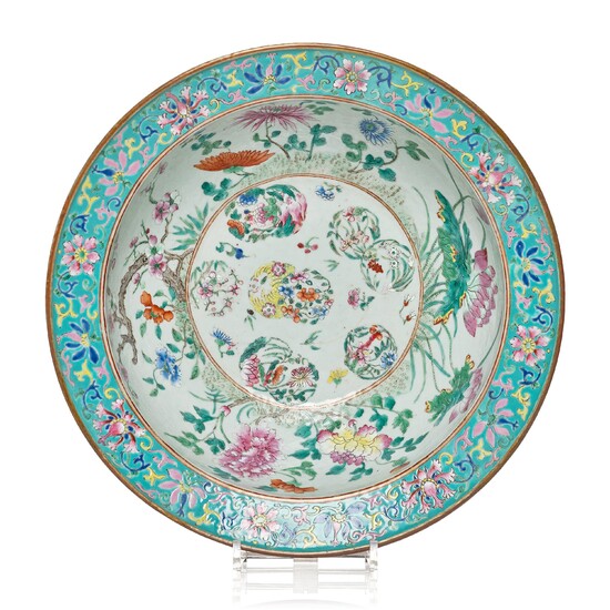 A famille rose basin, Qing dynasty, 19th Century.