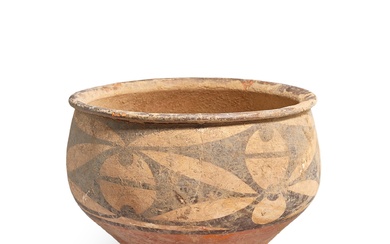 A painted pottery bowl, Yangshao culture, Miaodigou phase, c. 4000-3500 BC 仰韶文化 廟底溝類型 深腹彩陶盌