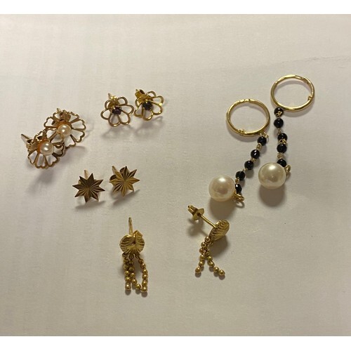 A pair of 18ct gold earpendants, various other earrings, cos...
