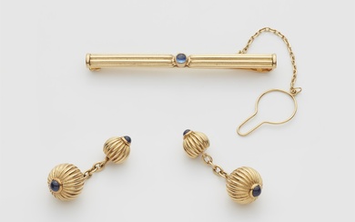 A pair of French godrooned 18k gold and sapphire tie clip and pair of double sided cufflinks.