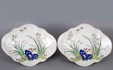 A pair of famille rose fruit platters with Daqing Guanxu Year Made mark
